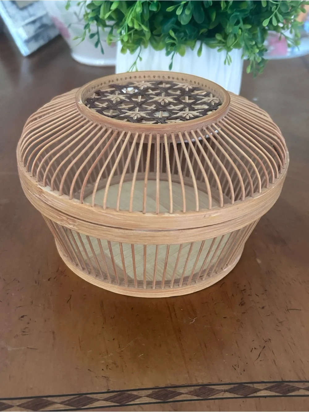 Vintage rattan basket V Woven Bamboo Lucky Cricket Cage Starburst Basket